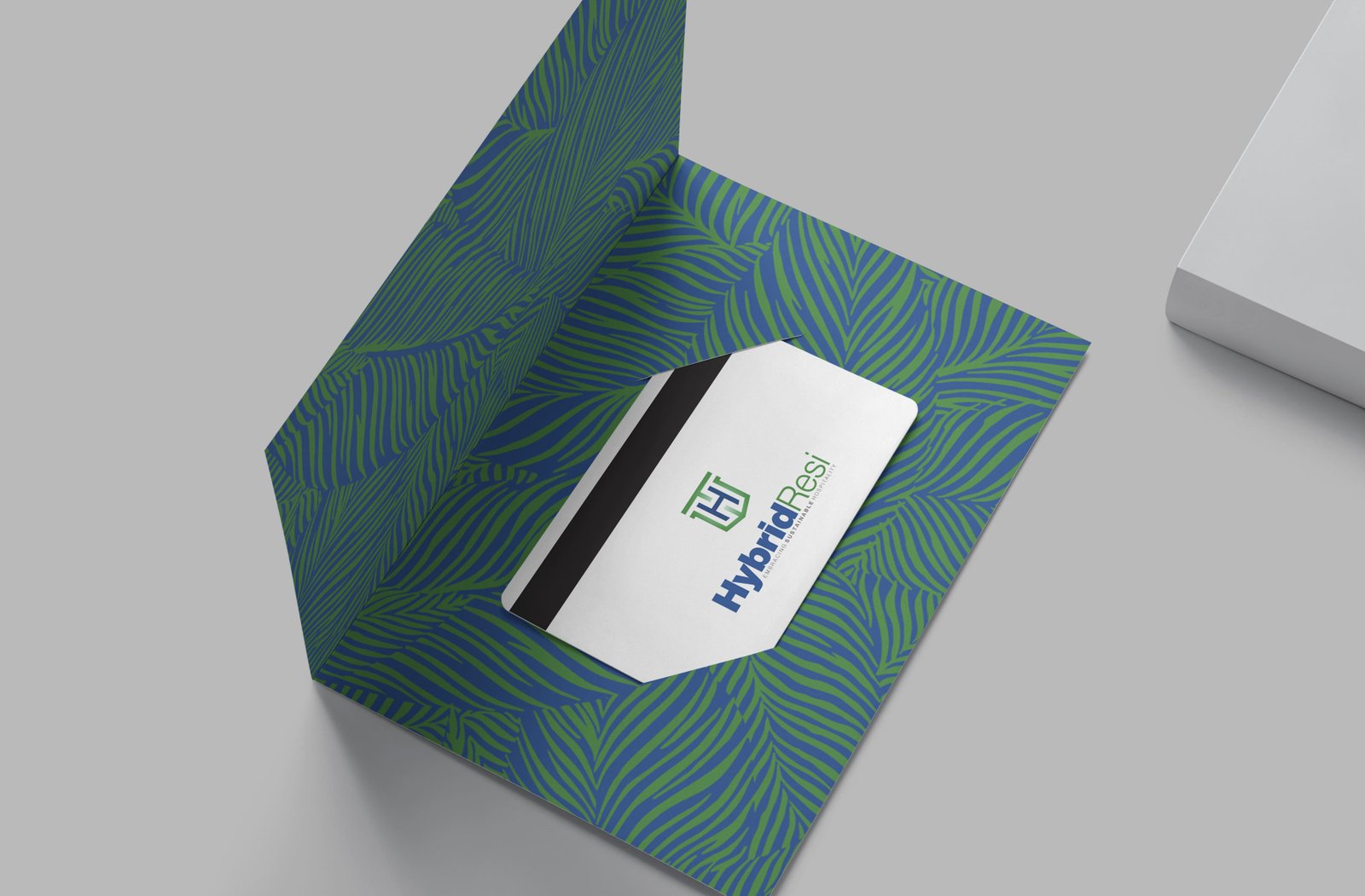 27-hotel-key-card-with-holder-mockup-019
